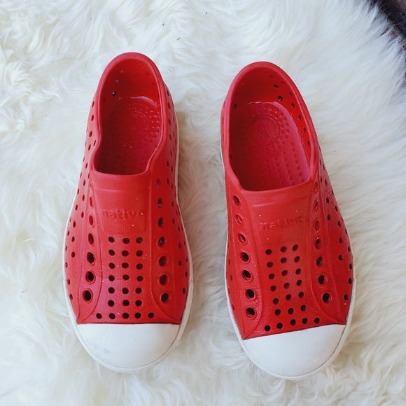 Native Red White Jefferson Slip On Sneaker 9 - Picture 2 of 10